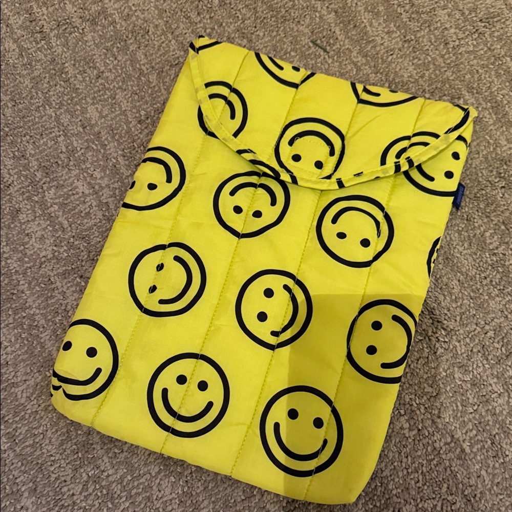 Yellow Smiley Face Padded Pouch baggu!